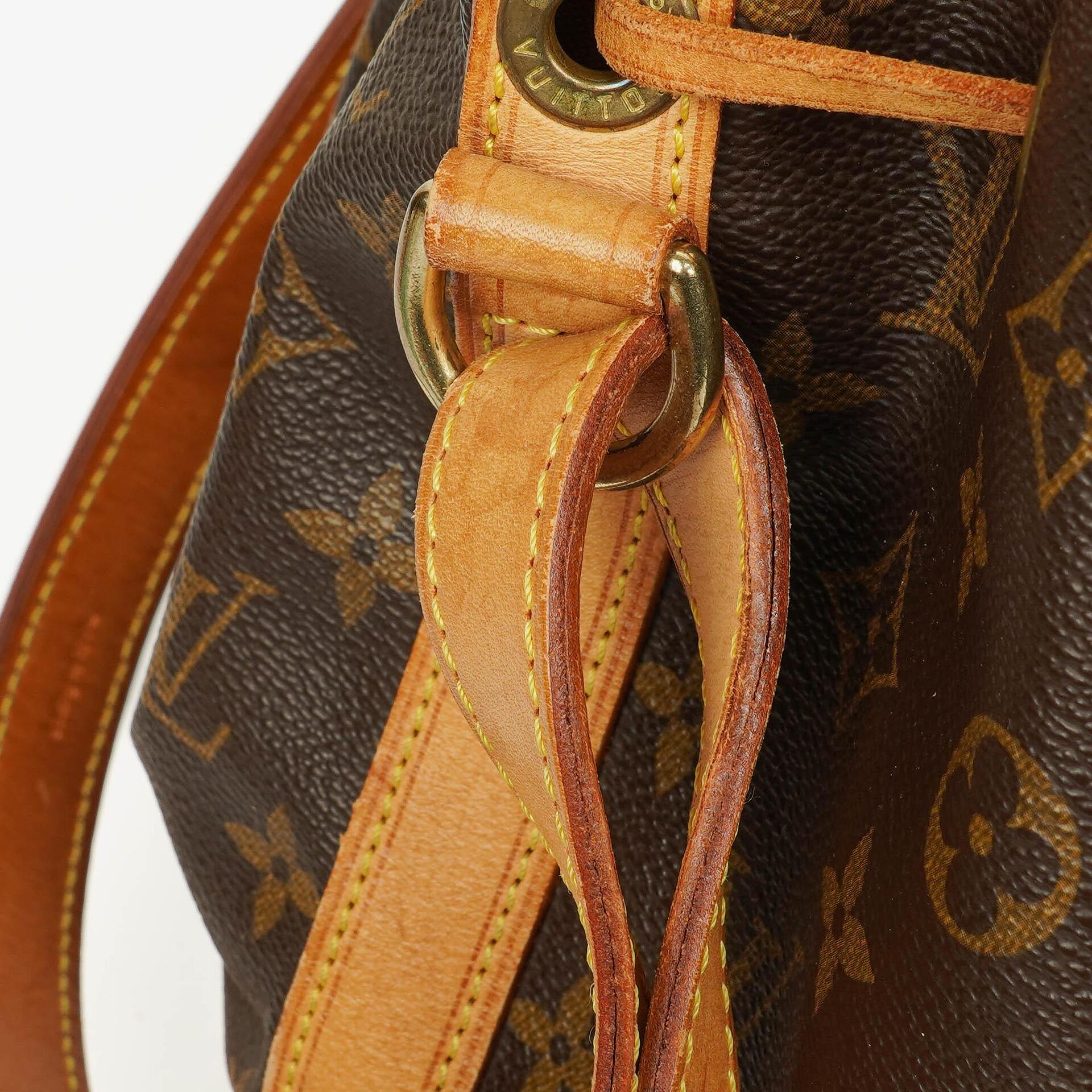 Louis Vuitton Petit Noe Schultertasche aus Monogram Canvas