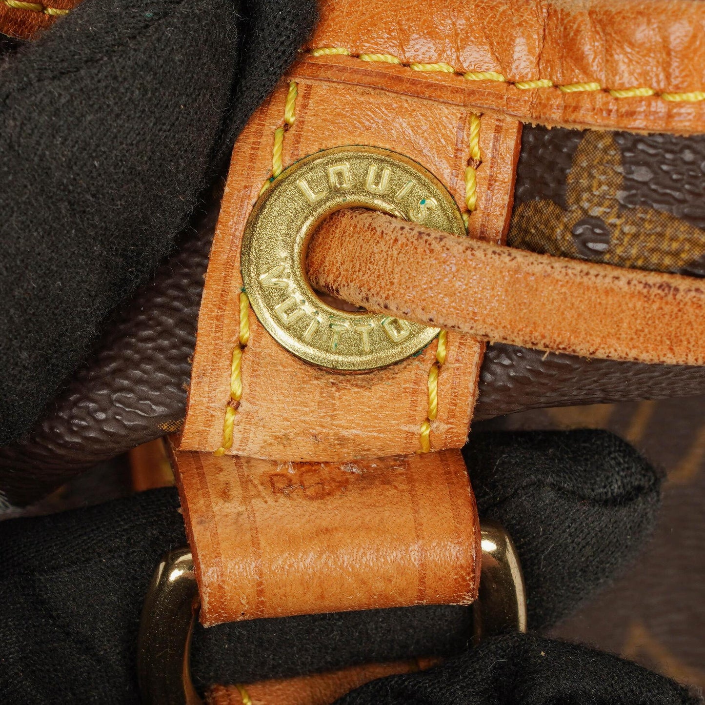 Louis Vuitton Petit Noé Schultertasche aus Monogram Canvas