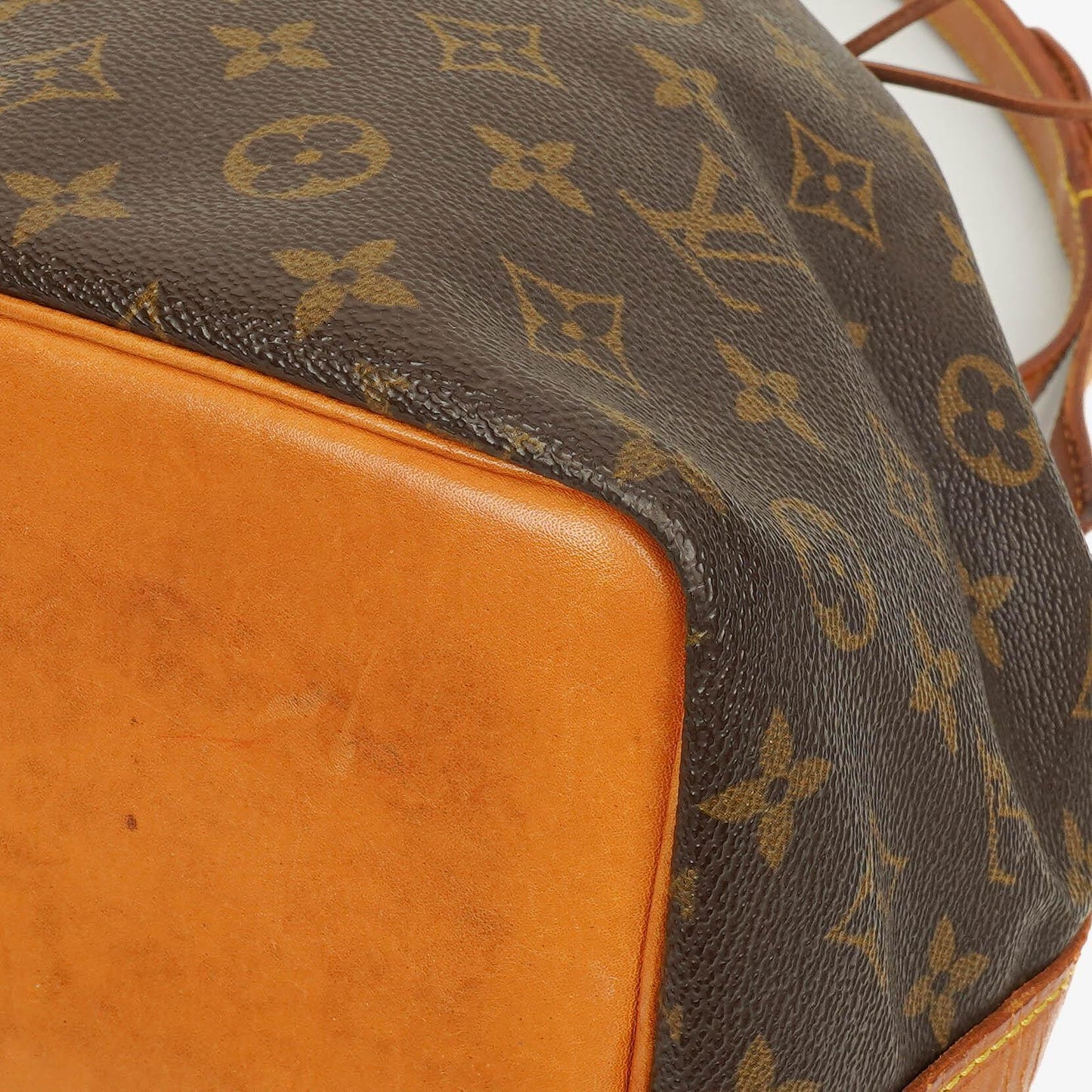 Louis Vuitton Petit Noé Monogram Canvas Schultertasche