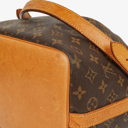 Louis Vuitton Petit Noé Schultertasche aus Monogram Canvas