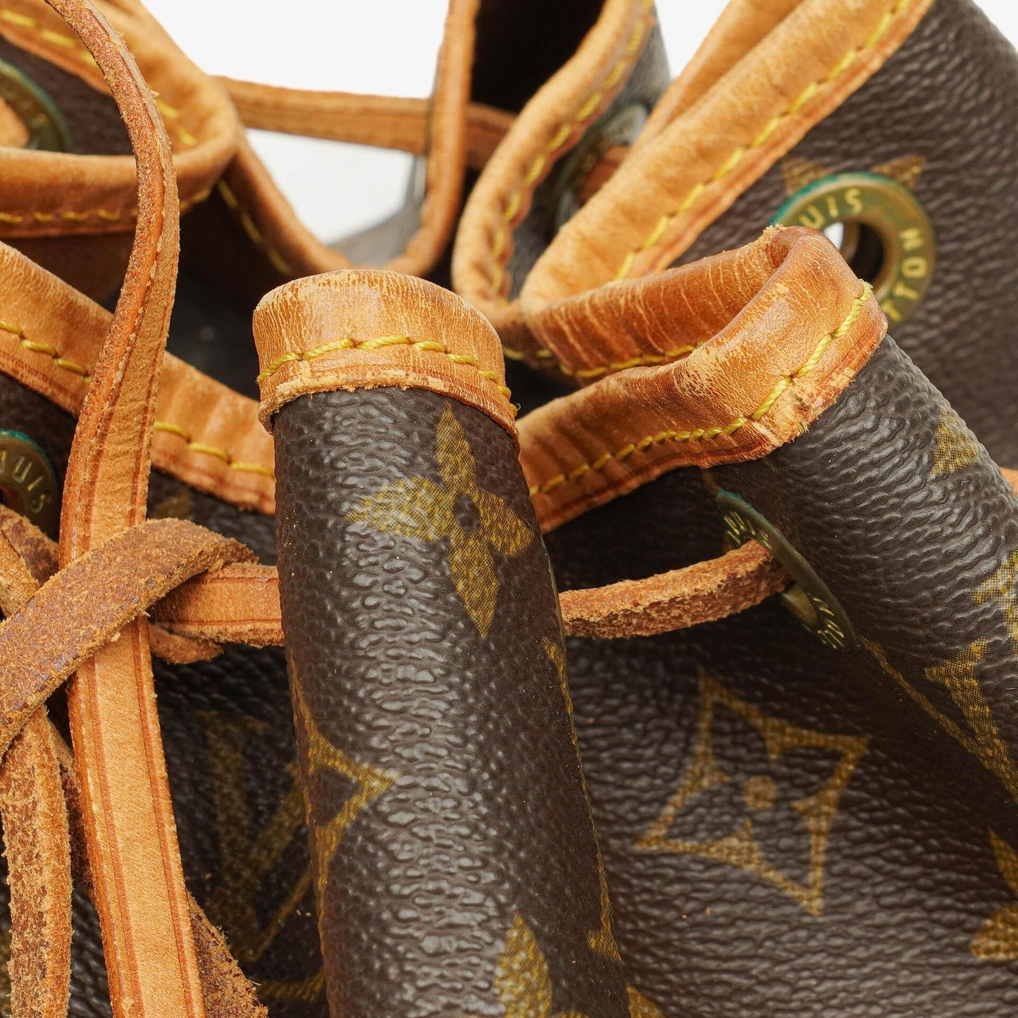 Louis Vuitton Petit Noé Monogram Canvas Schultertasche