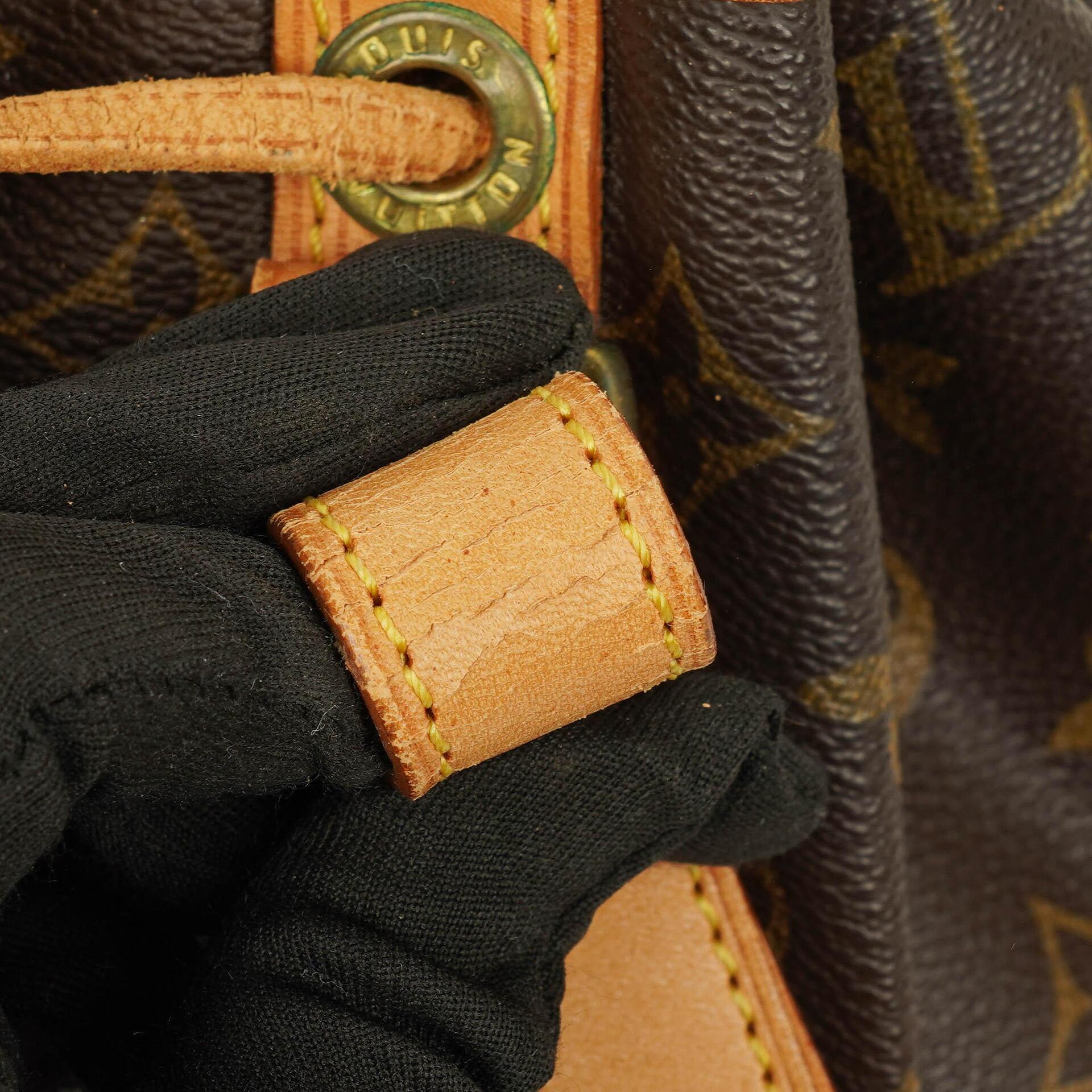Louis Vuitton Petit Noé Monogram Canvas Schultertasche
