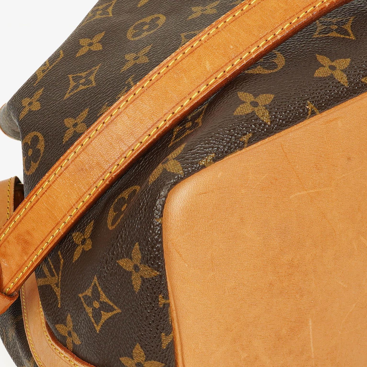 Louis Vuitton Petit Noé Schultertasche aus Monogram Canvas