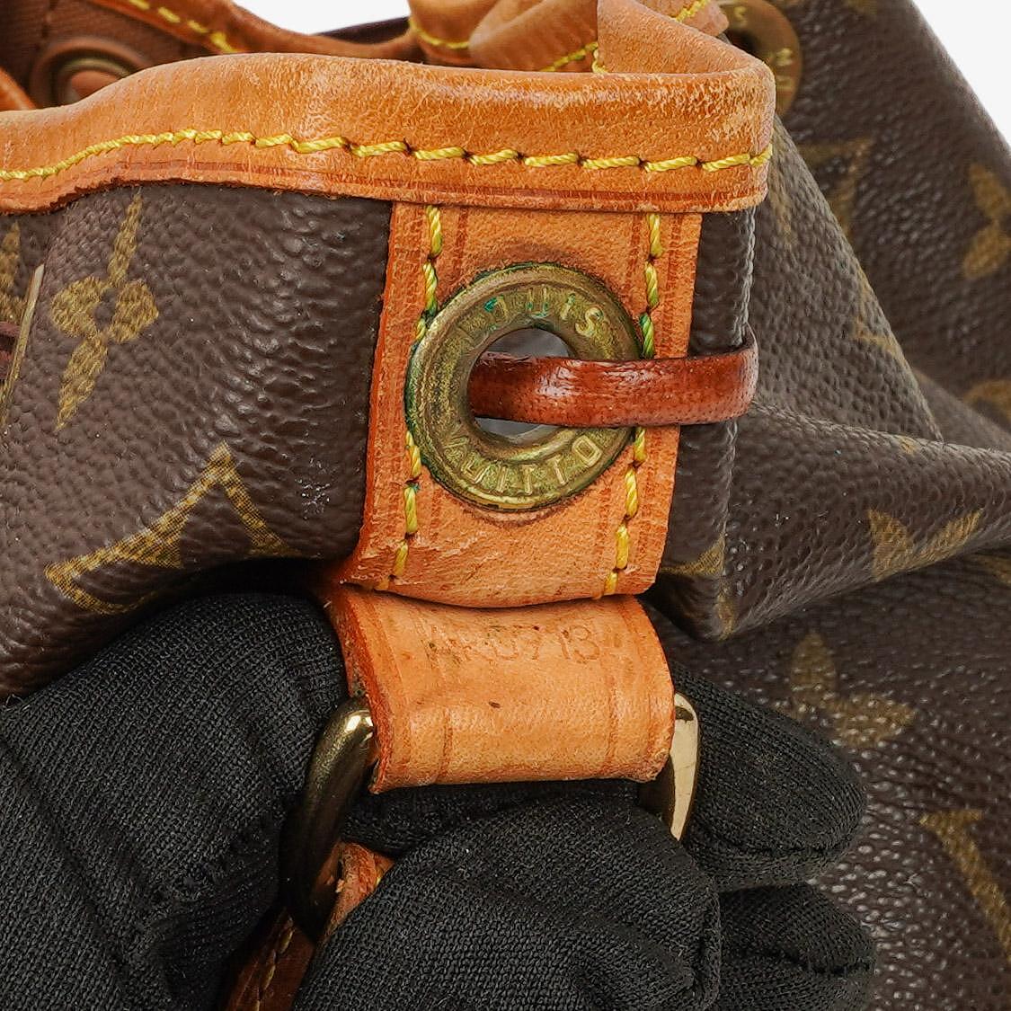 Louis Vuitton Petit Noe Schultertasche aus Monogram Canvas