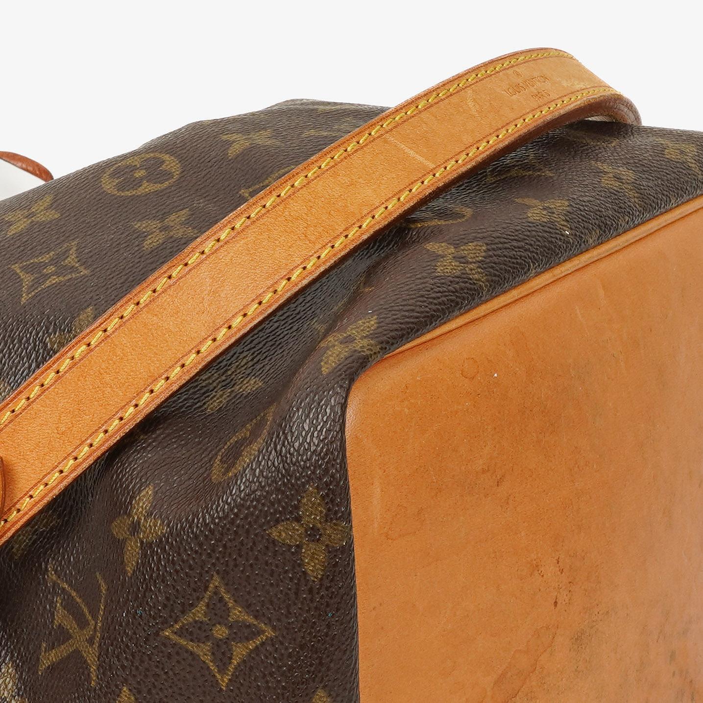 Louis Vuitton Petit Noe Schultertasche aus Monogram Canvas