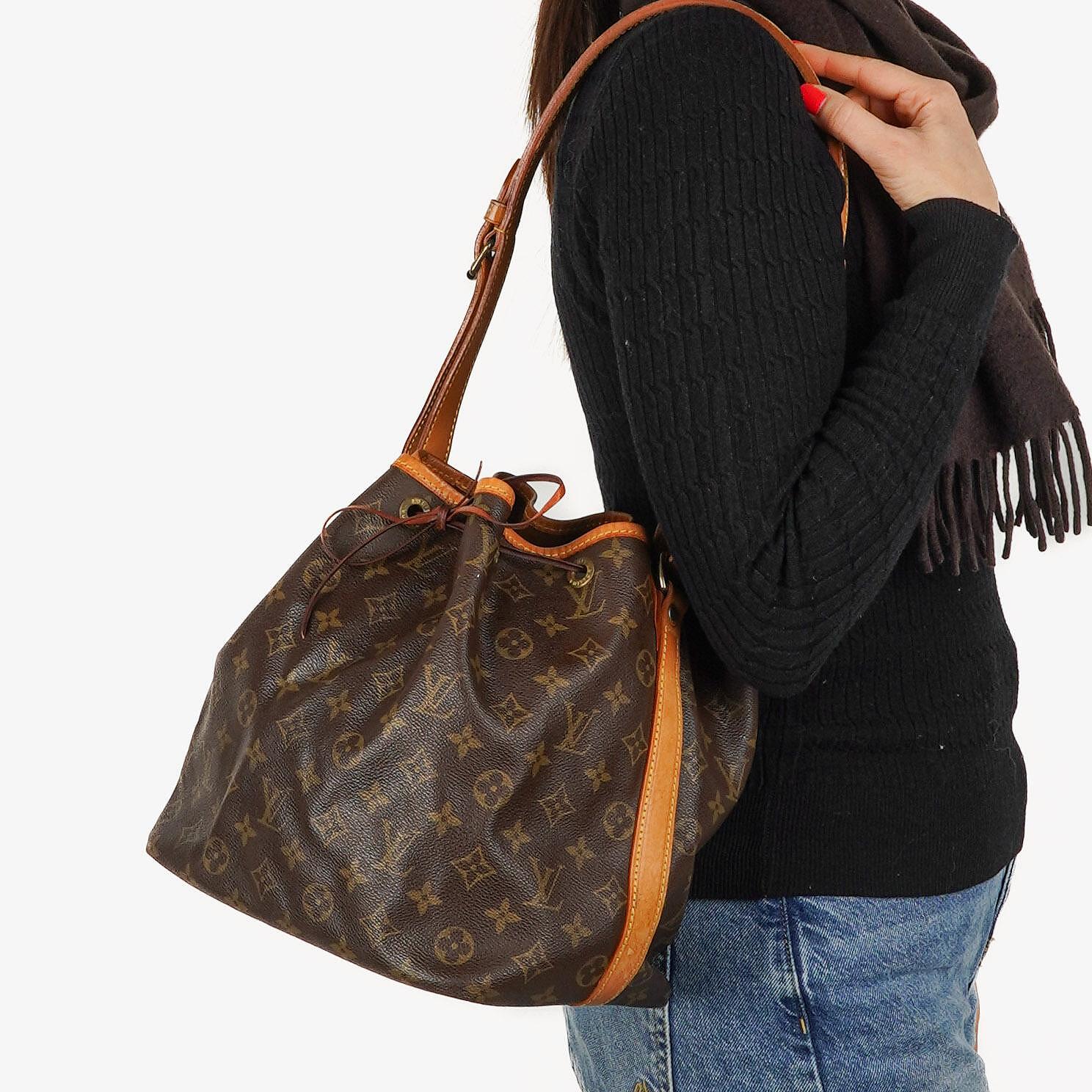 Louis Vuitton Petit Noe Schultertasche aus Monogram Canvas