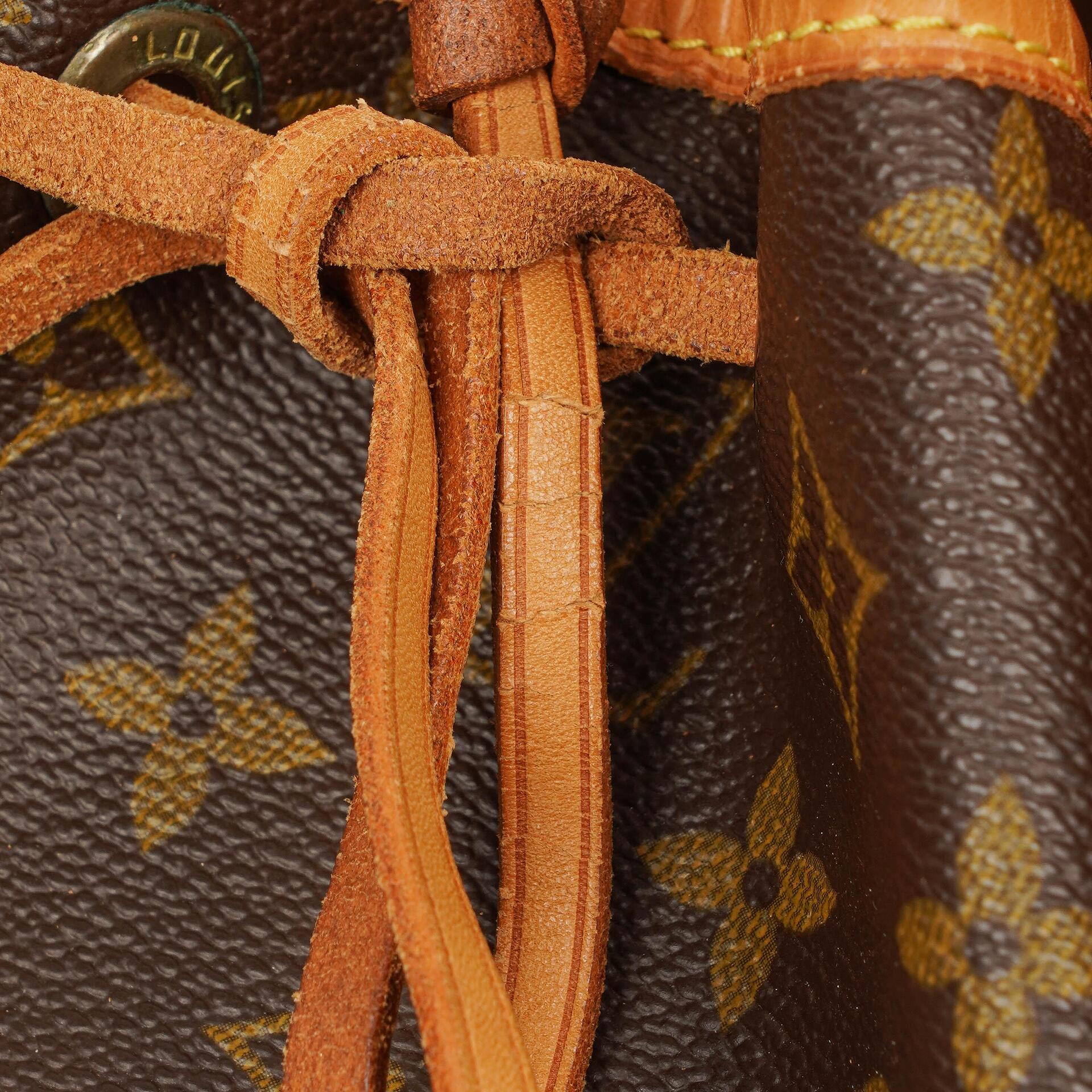 Louis Vuitton Petit Noé Schultertasche aus Monogram Canvas