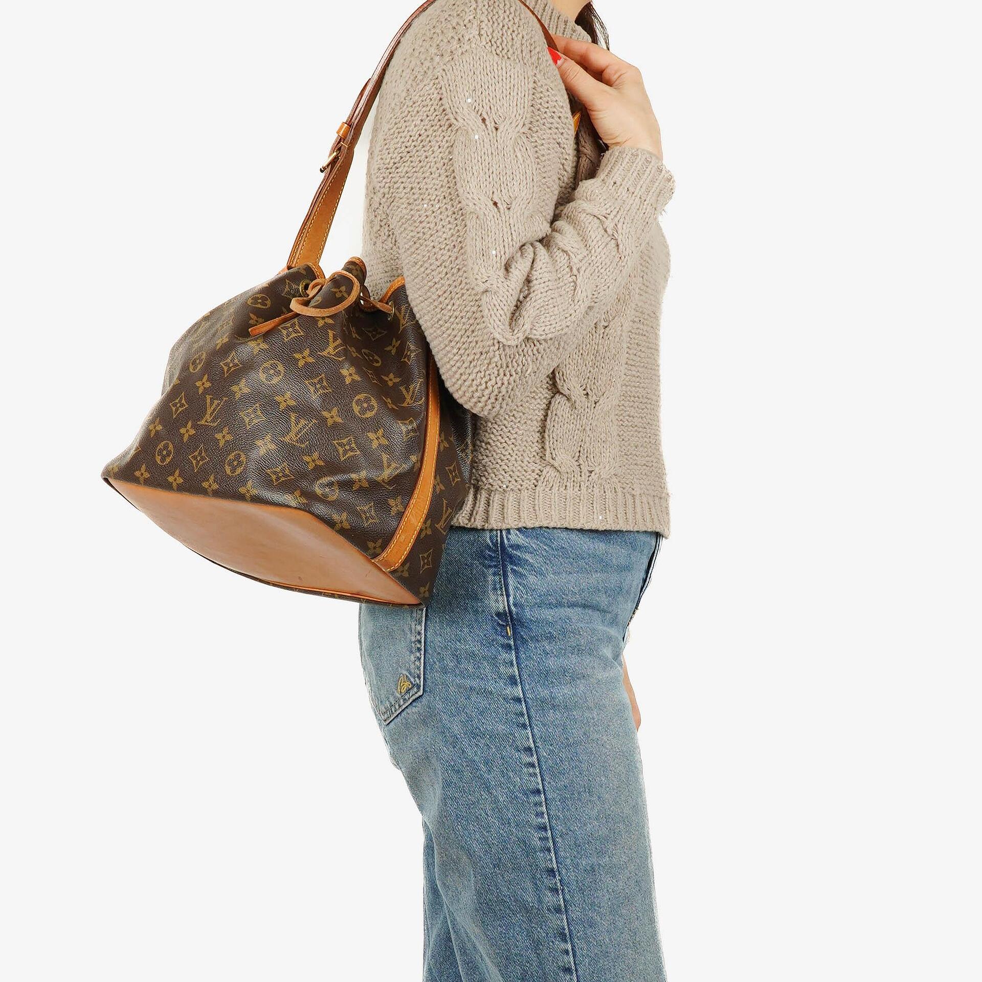 Louis Vuitton Petit Noe Schultertasche aus Monogramm Canvas