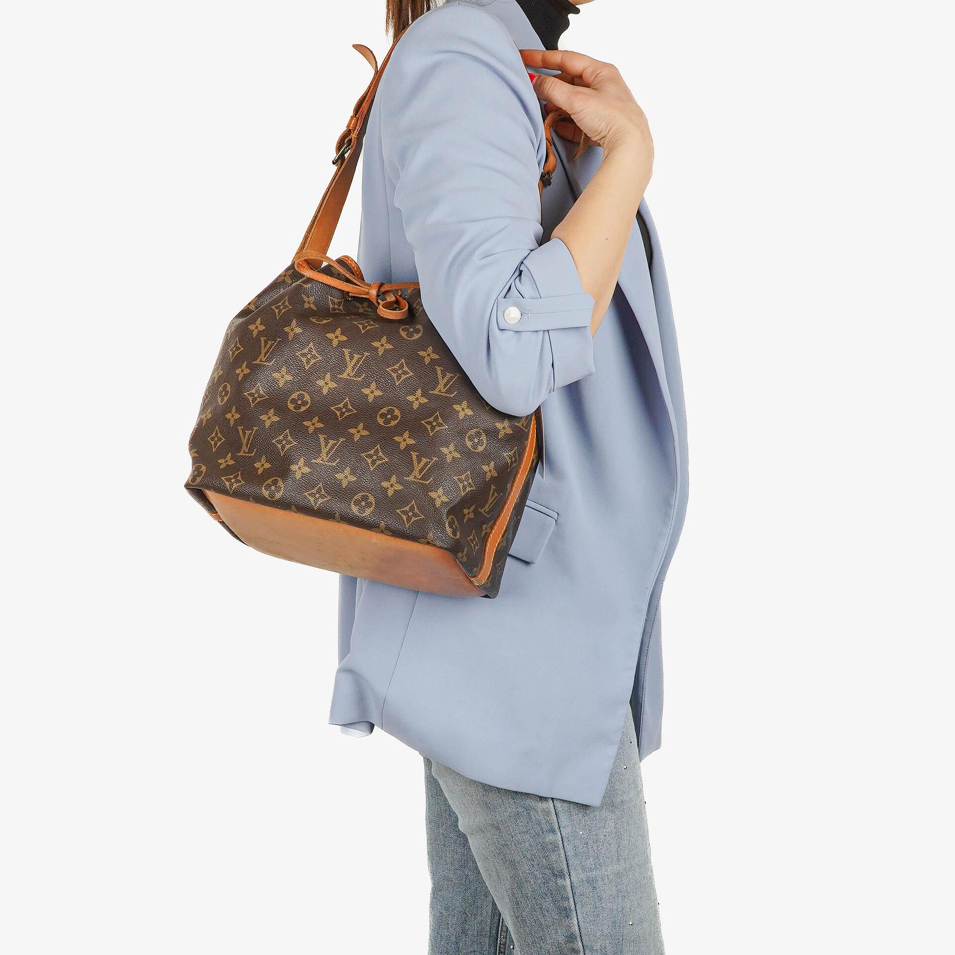 Louis Vuitton Petit Noé Schultertasche aus Monogram Canvas