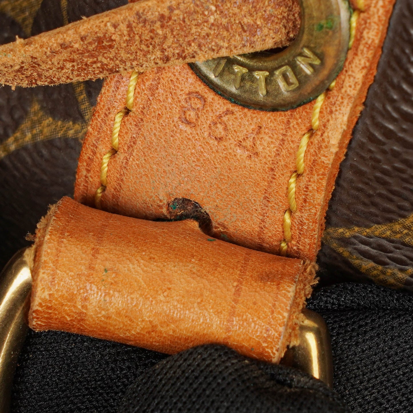 Louis Vuitton Petit Noé Schultertasche aus Monogram Canvas