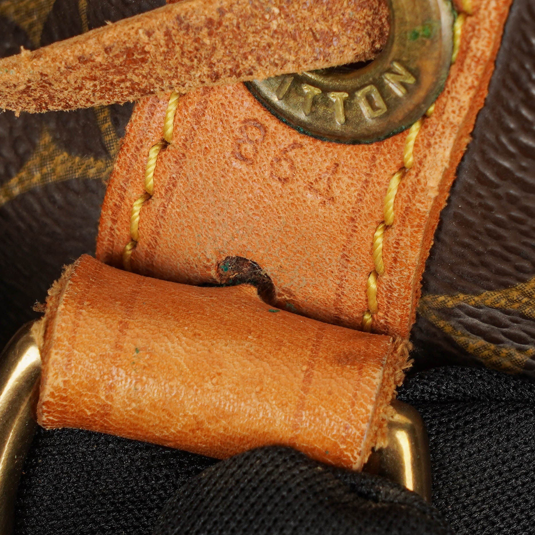 Louis Vuitton Petit Noé Schultertasche aus Monogram Canvas