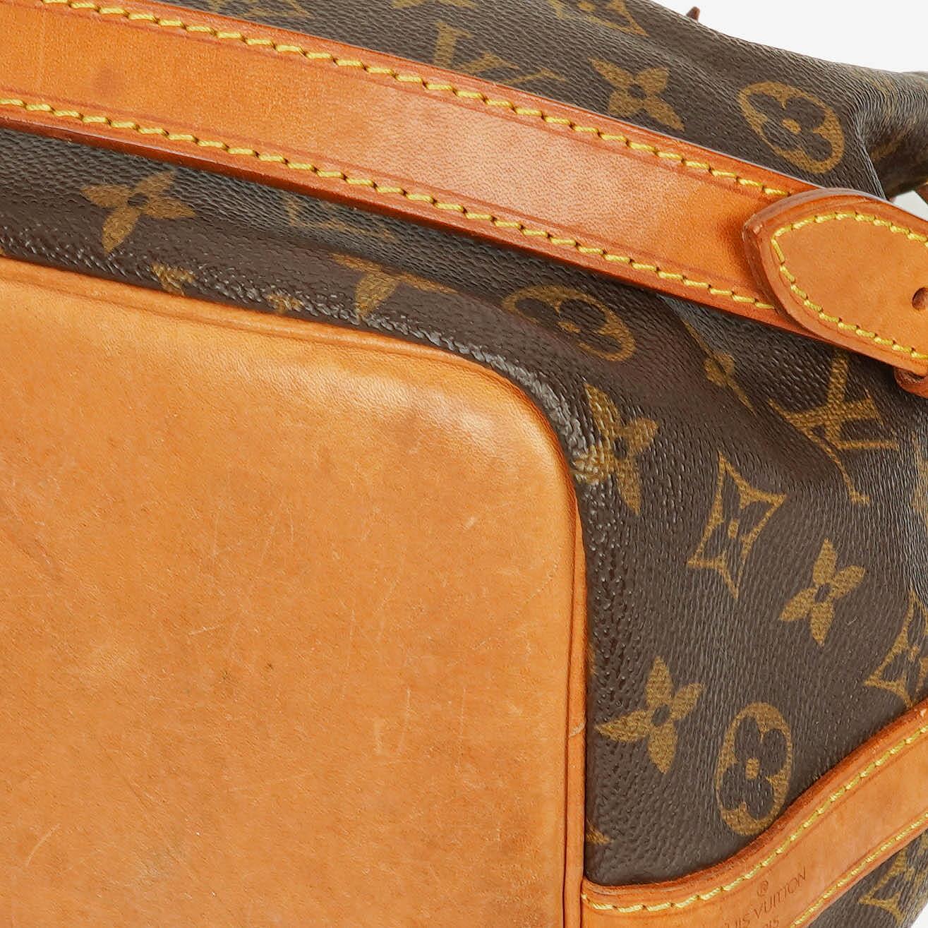 Louis Vuitton Petit Noé Schultertasche aus Monogram Canvas