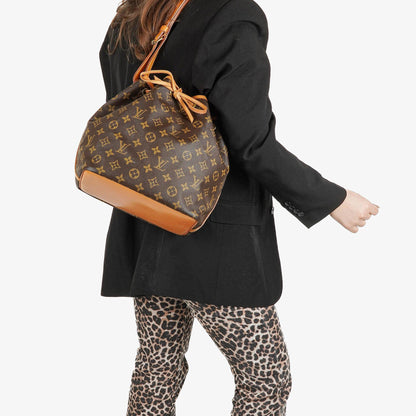 Louis Vuitton Petit Noe Schultertasche aus Monogramm Canvas
