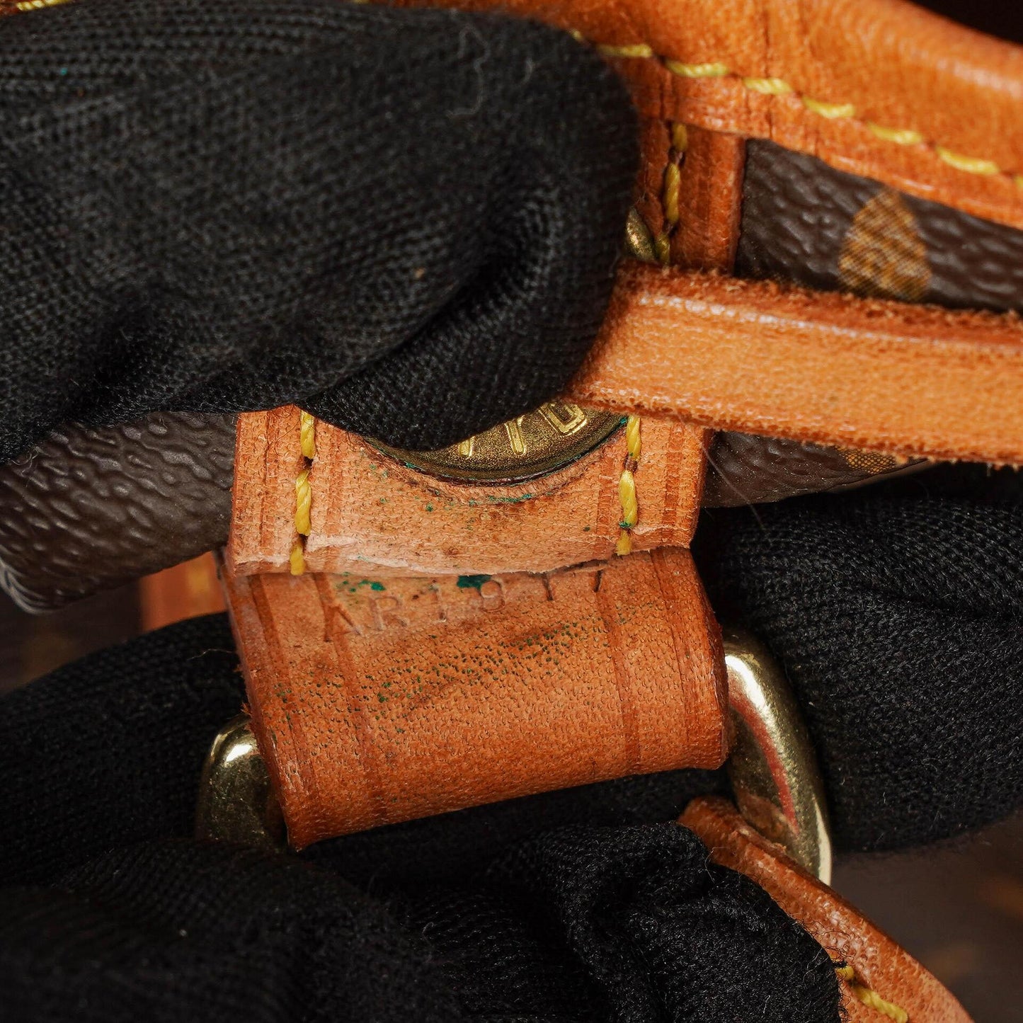 Louis Vuitton Petit Noé Schultertasche aus Monogramm Canvas