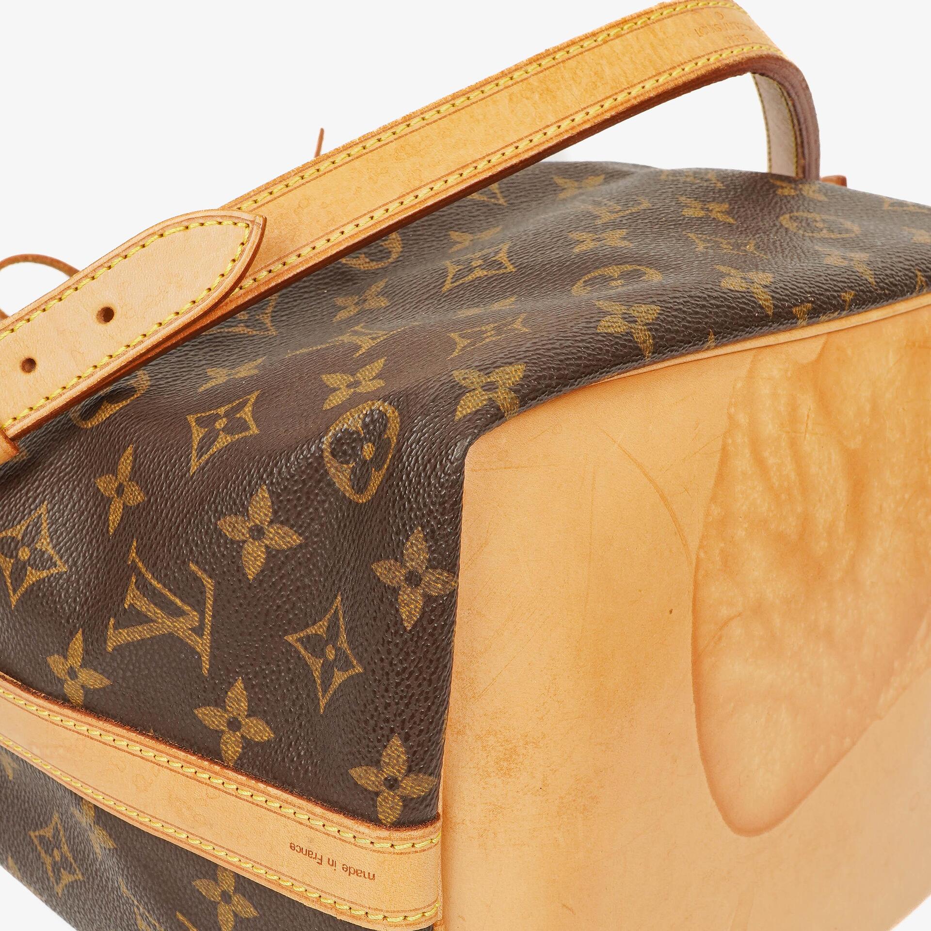 Louis Vuitton Petit Noé Schultertasche aus Monogram Canvas