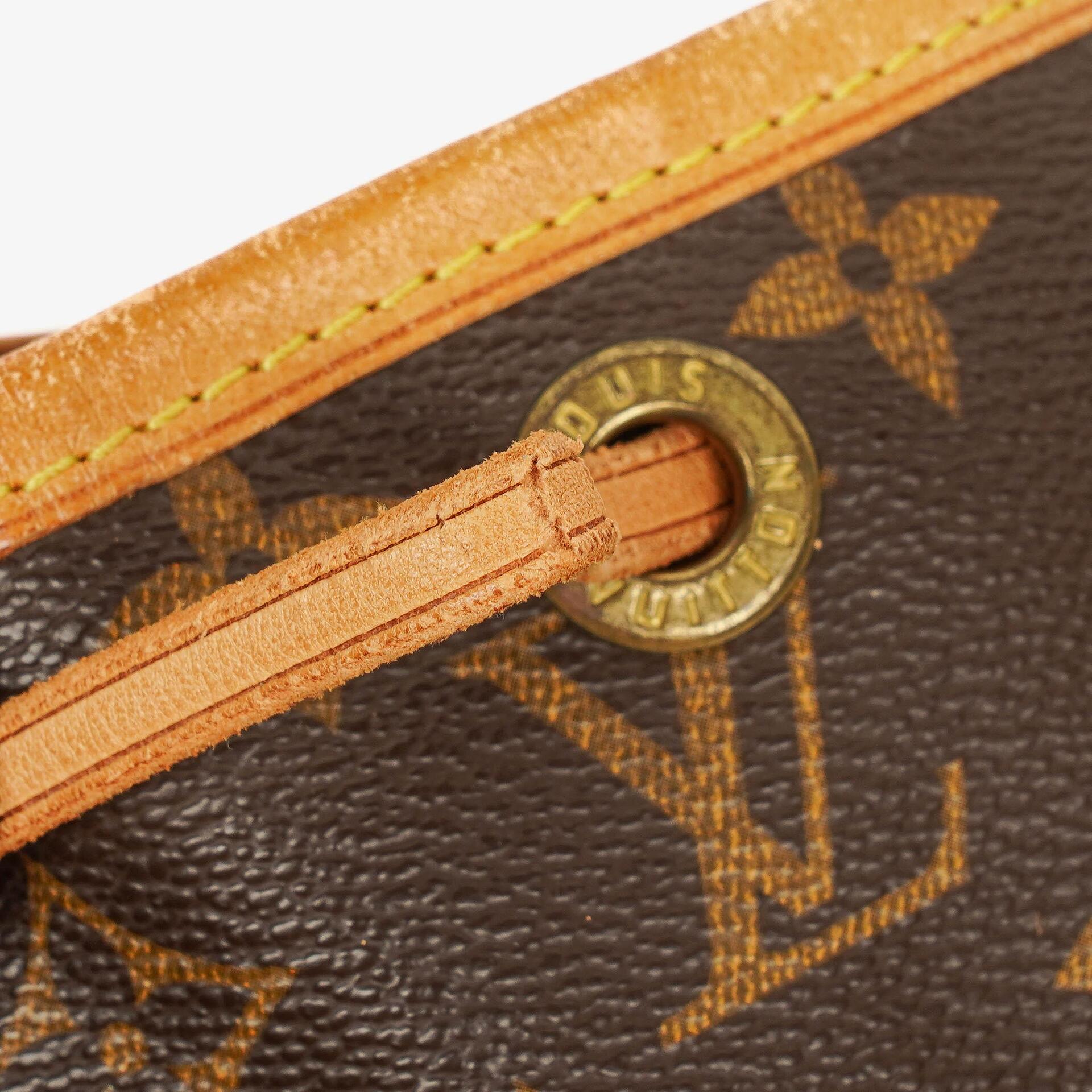Louis Vuitton Petit Noé Schultertasche aus Monogram Canvas