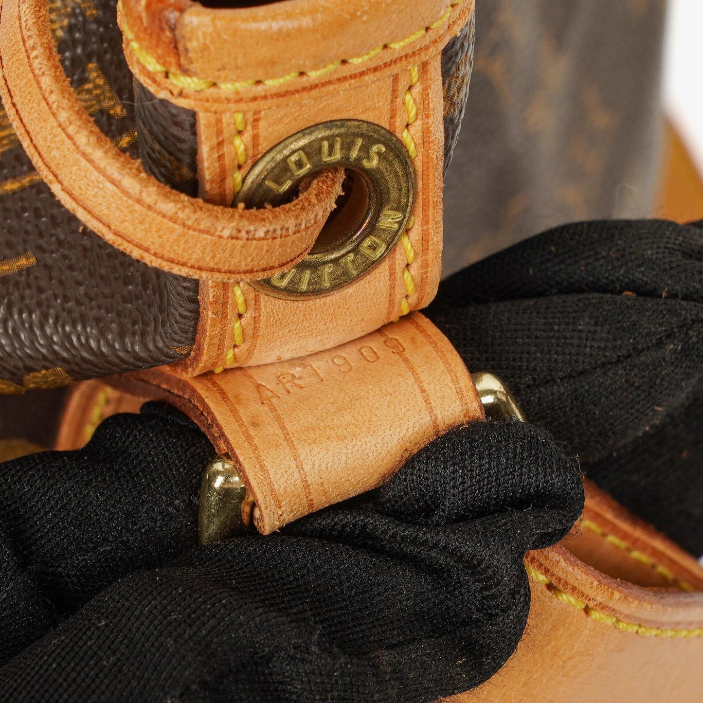 Louis Vuitton Petit Noé Schultertasche aus Monogram Canvas
