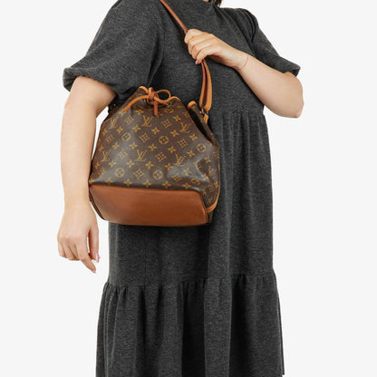 Louis Vuitton Petit Noé Schultertasche aus Monogram Canvas