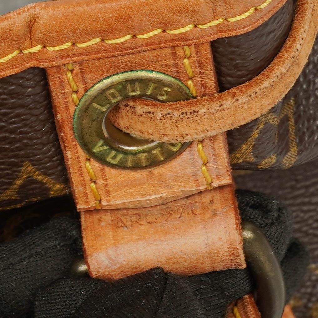 Louis Vuitton Petit Noé Schultertasche aus Monogram Canvas