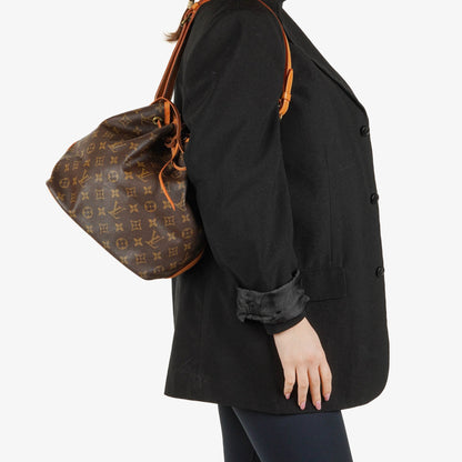Louis Vuitton Petit Noé Schultertasche aus Monogram Canvas