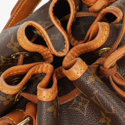 Louis Vuitton Petit Noé Schultertasche aus Monogram Canvas