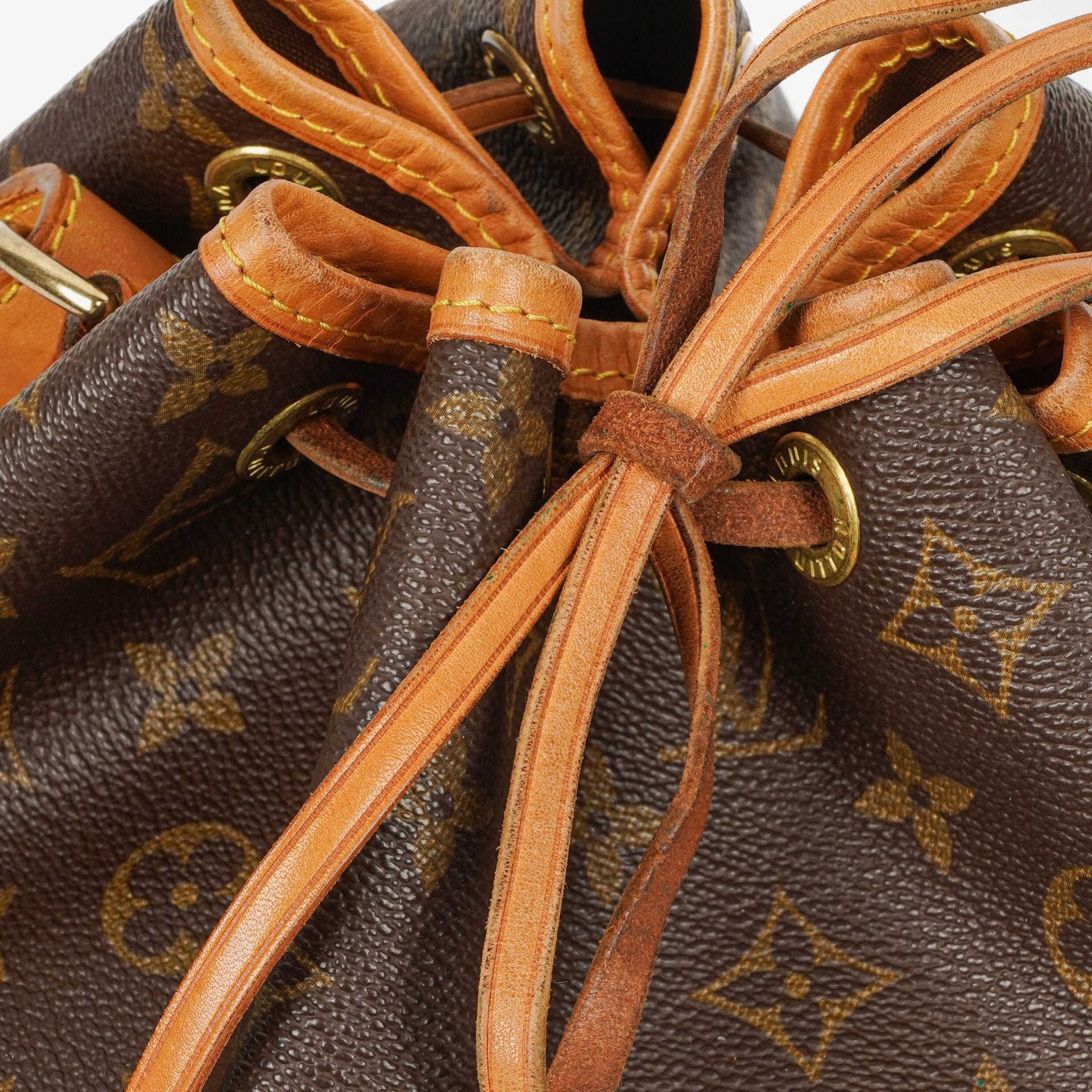 Louis Vuitton Petit Noé Schultertasche aus Monogram Canvas