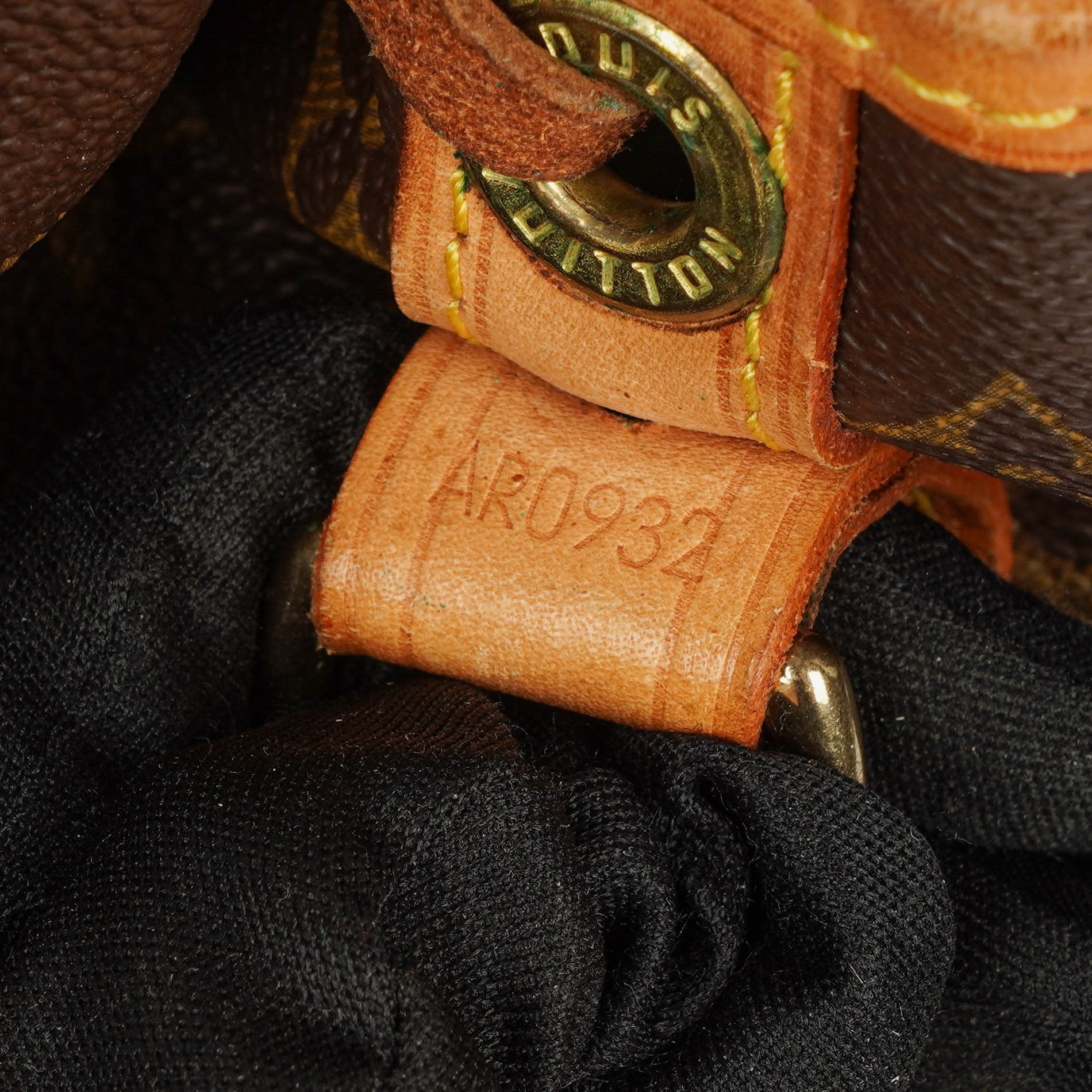Louis Vuitton Petit Noé Schultertasche aus Monogram Canvas