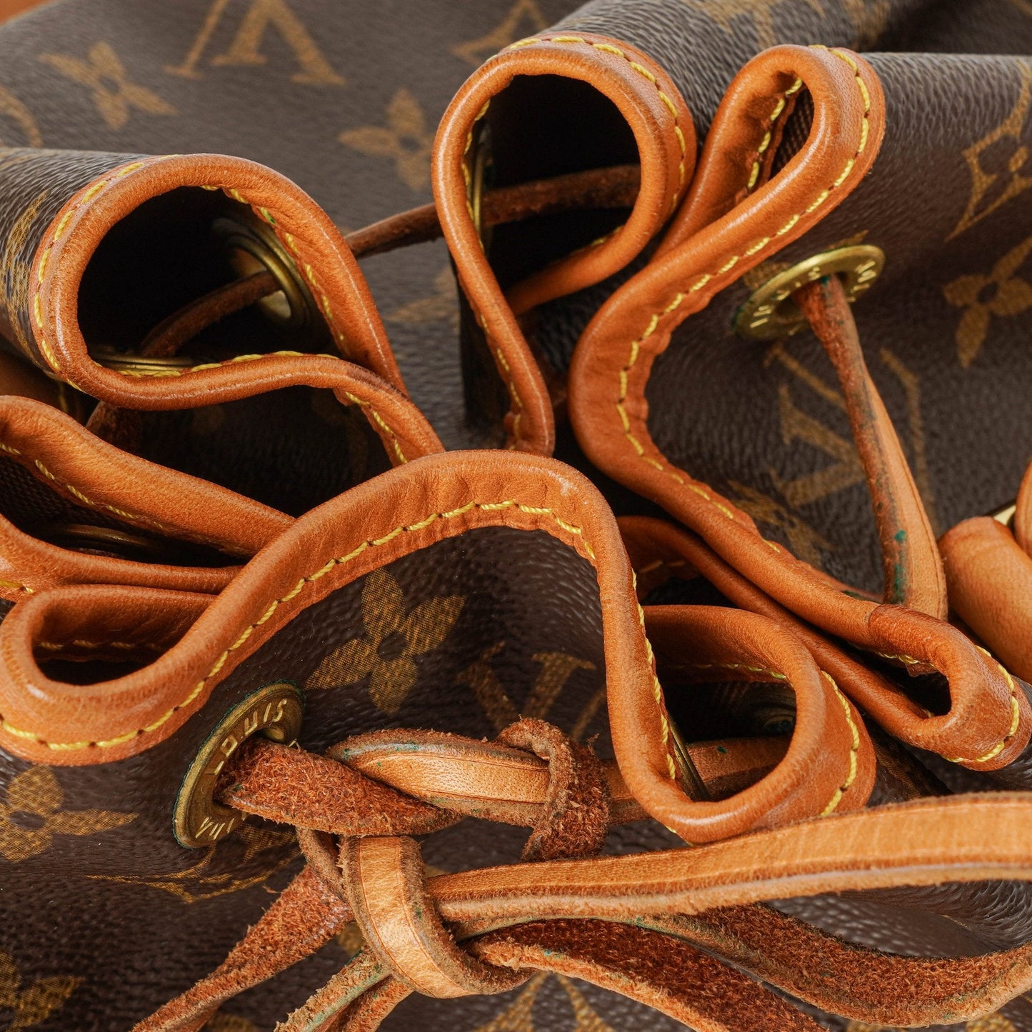 Louis Vuitton Petit Noe Schultertasche aus Monogram Canvas