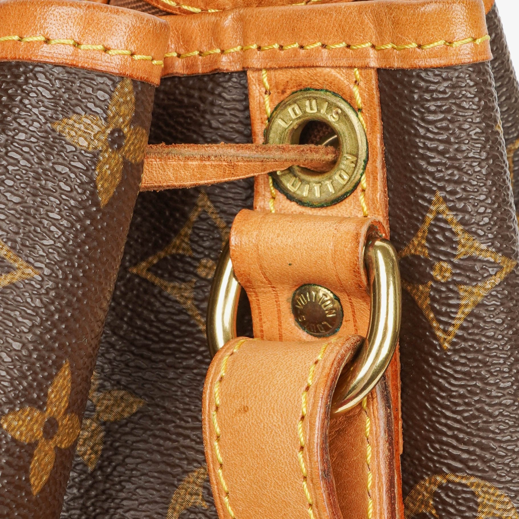 Louis Vuitton Petit Noe Schultertasche aus Monogram Canvas