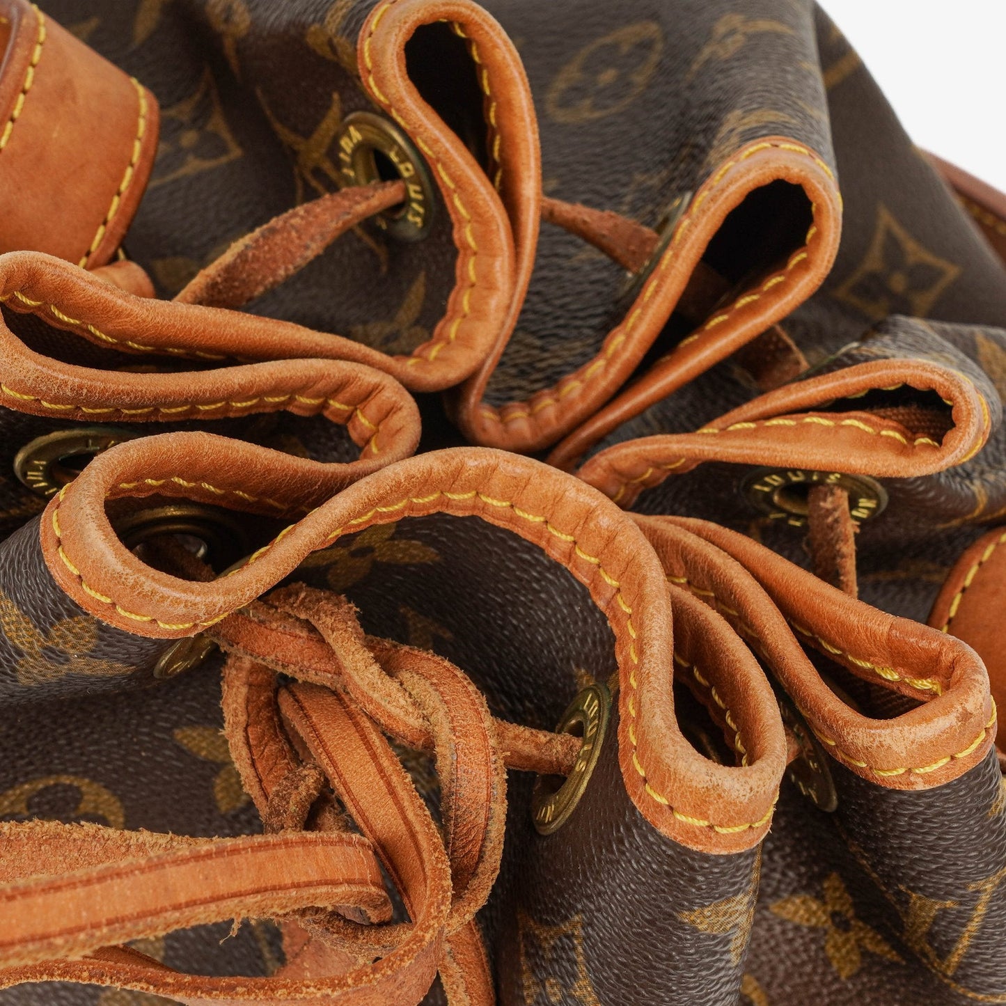 Louis Vuitton Petit Noe Schultertasche aus Monogram Canvas