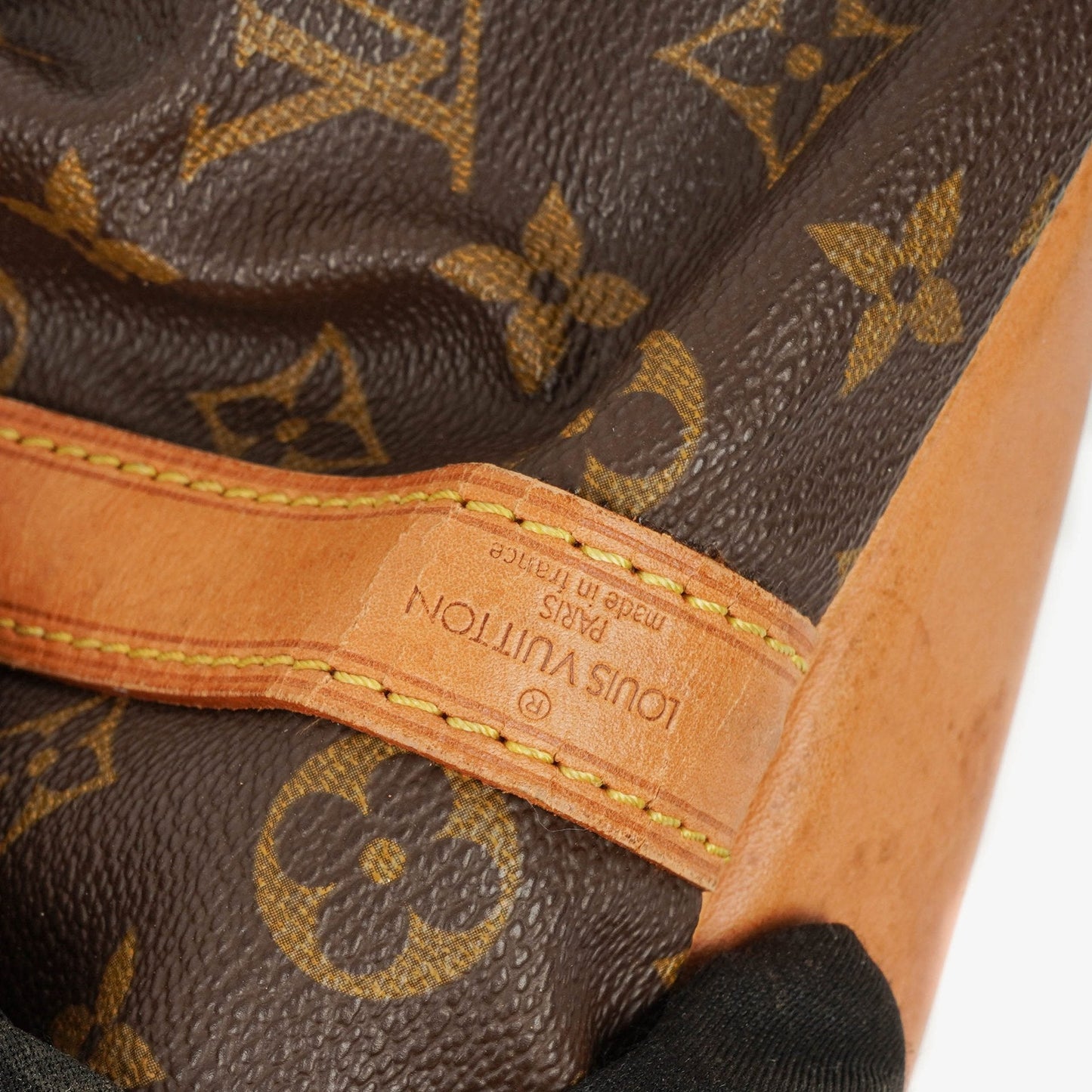 Louis Vuitton Petit Noe Schultertasche aus Monogram Canvas