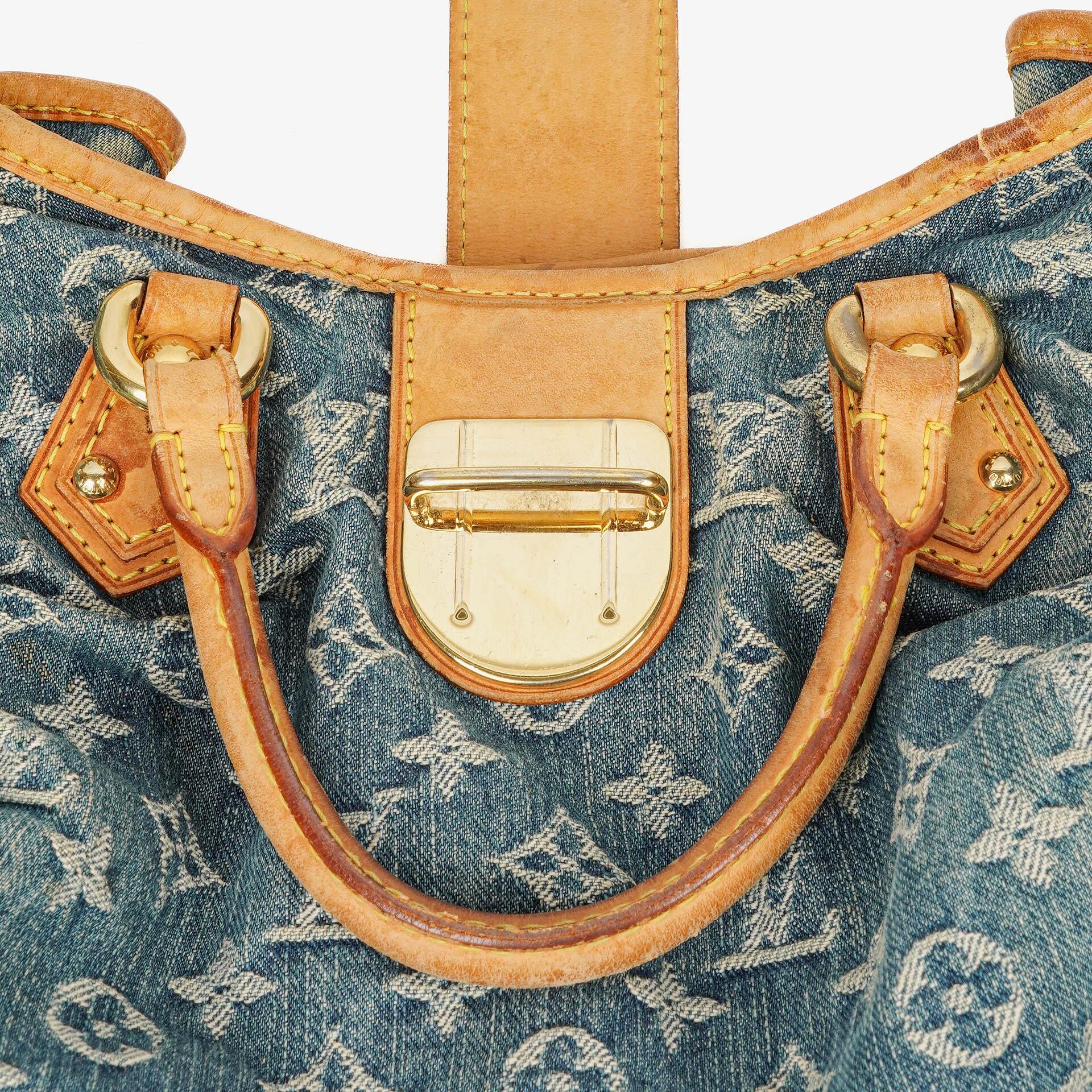 Louis Vuitton Pleaty Tasche aus Monogram Denim