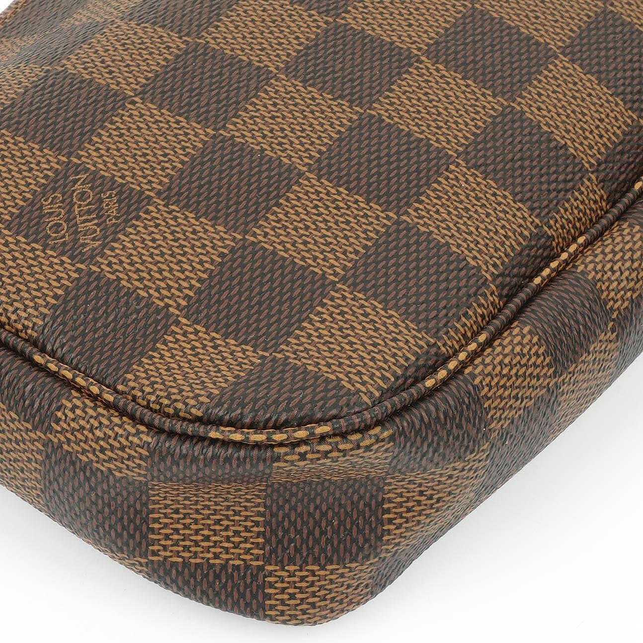 Louis Vuitton Pochette Accessoire Clutch-Handtasche aus Damier Ebène Canvas