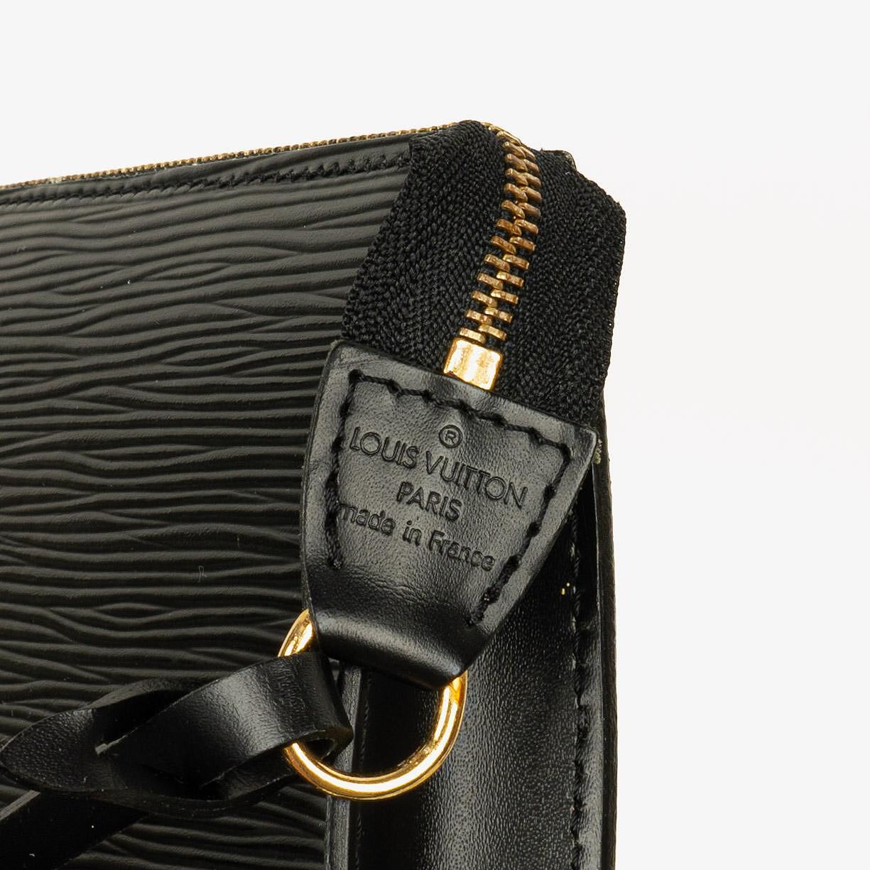 Louis Vuitton Pochette Accessoires Tasche aus schwarzem Epi Leder