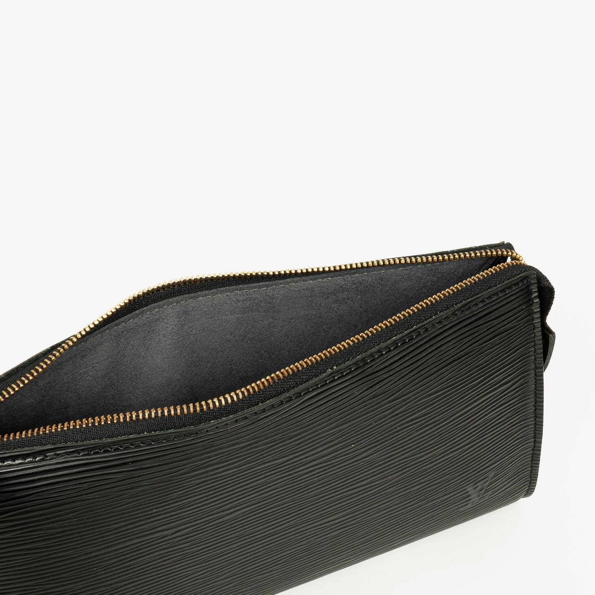 Louis Vuitton Pochette Accessoires Tasche aus schwarzem Epi Leder