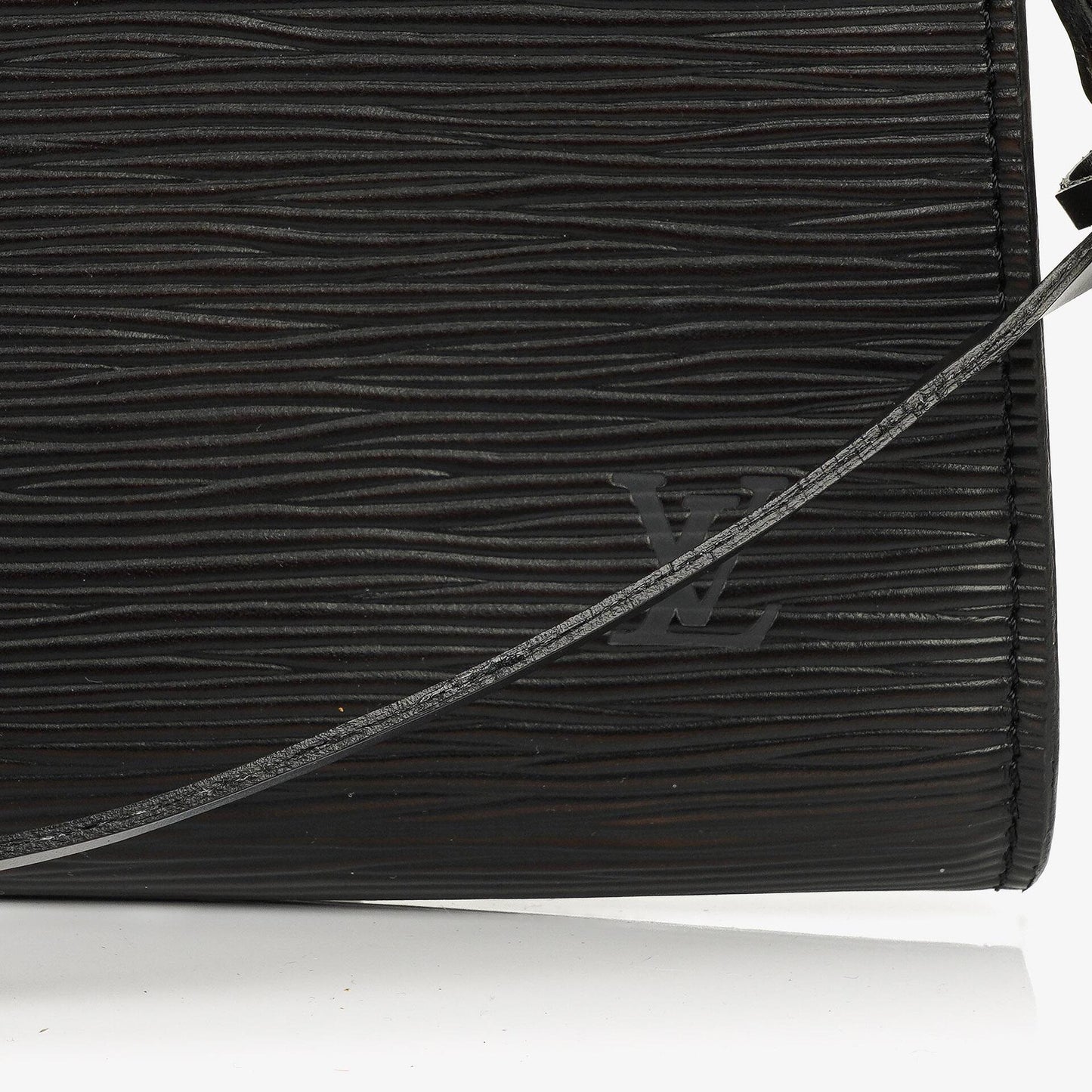 Louis Vuitton Pochette Accessoires Clutch aus schwarzem Epi Leder