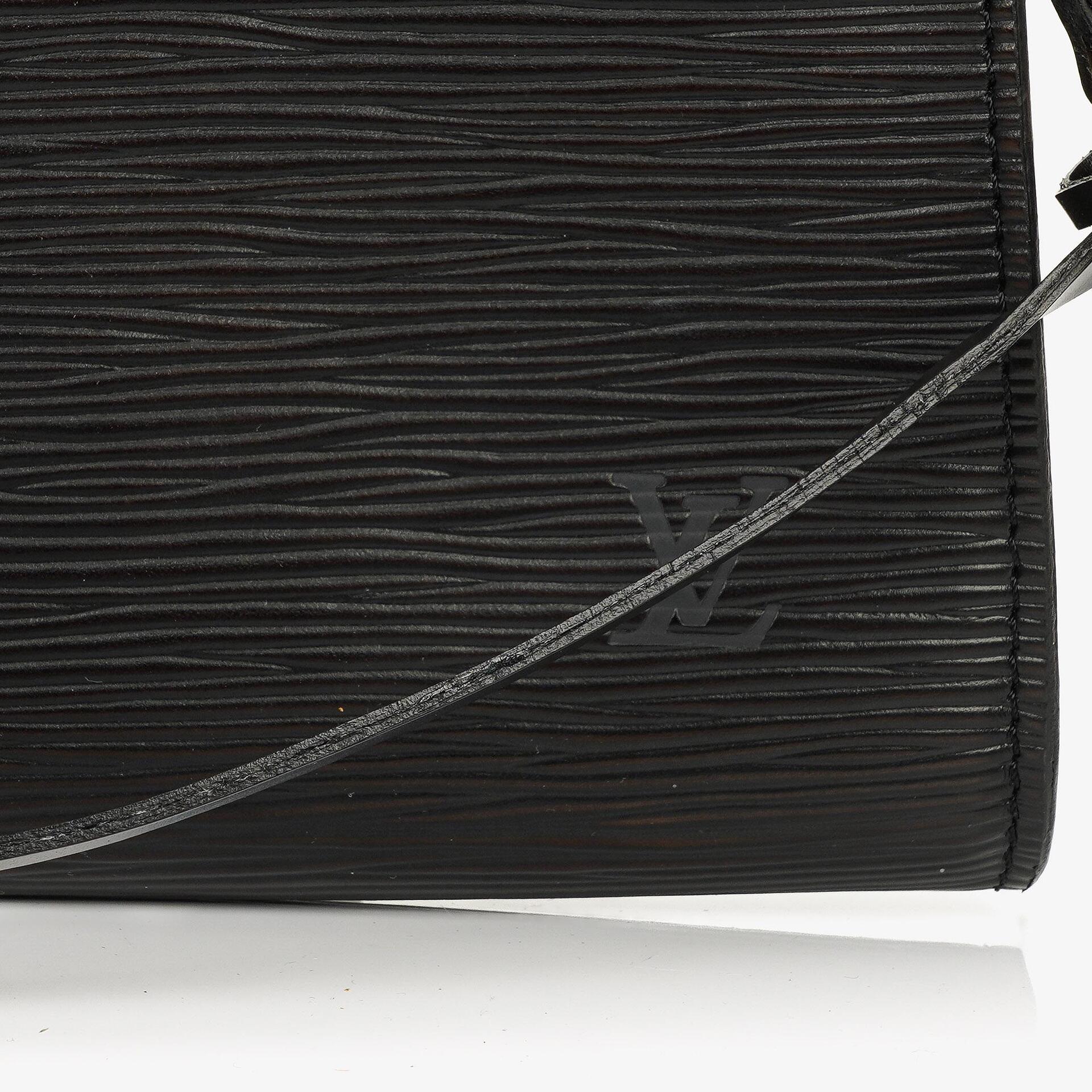 Louis Vuitton Pochette Accessoires Clutch aus schwarzem Epi Leder