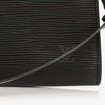 Louis Vuitton Pochette Accessoires Clutch aus schwarzem Epi Leder