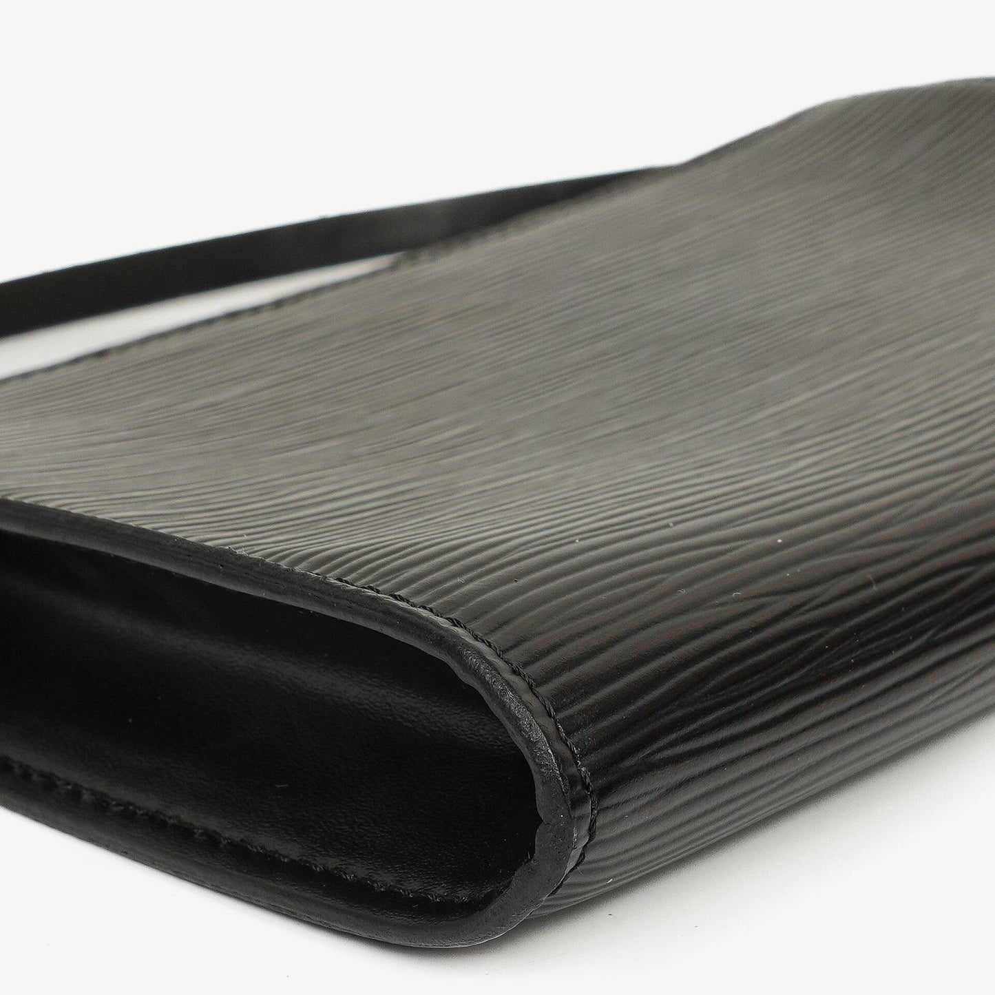 Louis Vuitton Pochette Accessoires Clutch aus schwarzem Epi Leder