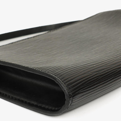Louis Vuitton Pochette Accessoires Clutch aus schwarzem Epi Leder