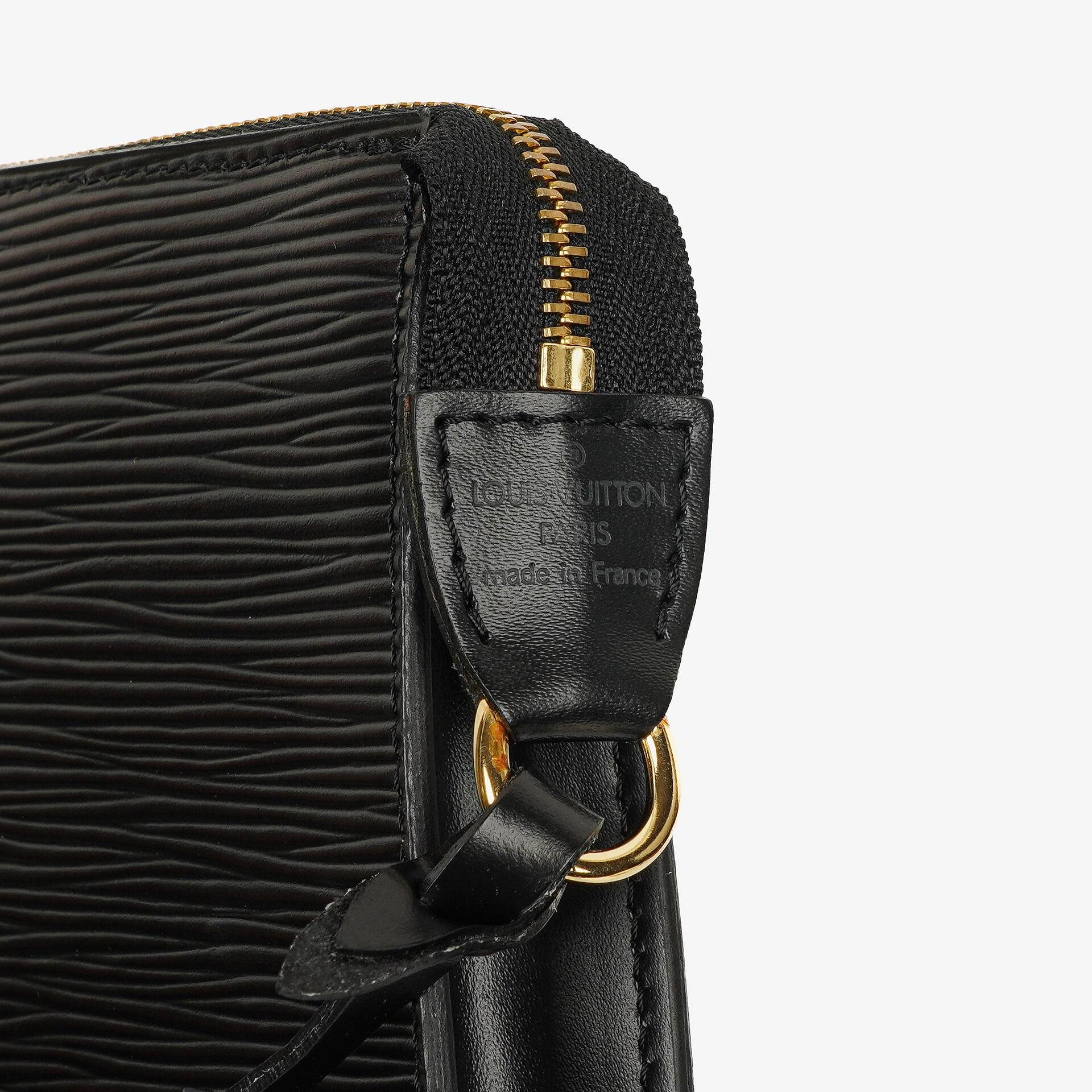 Louis Vuitton Pochette Accessoires Clutch aus schwarzem Epi Leder