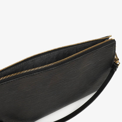 Louis Vuitton Pochette Accessoires Clutch aus schwarzem Epi Leder