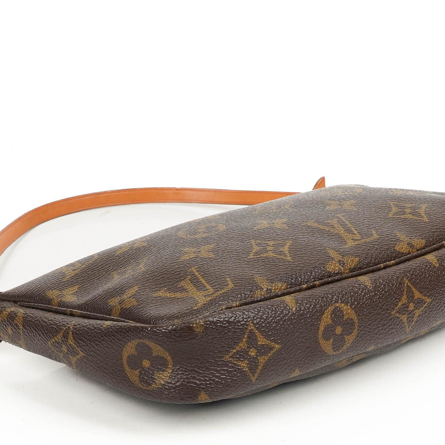 Louis Vuitton Pochette Accessoires Monogram Canvas Clutch Tasche