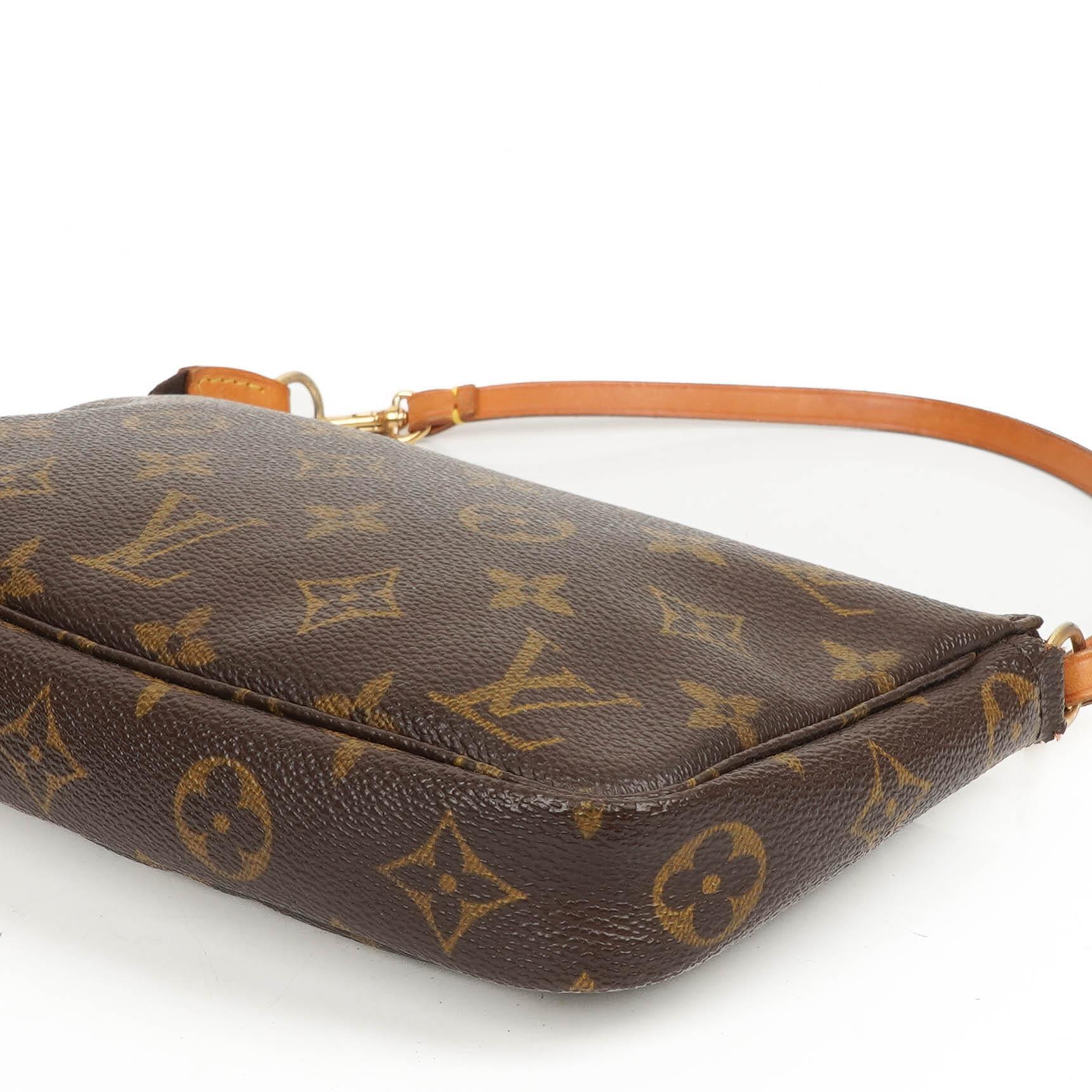 Louis Vuitton Pochette Accessoires Monogram Canvas Clutch Tasche