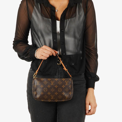 Louis Vuitton Pochette Accessoires Monogram Canvas Clutch Tasche