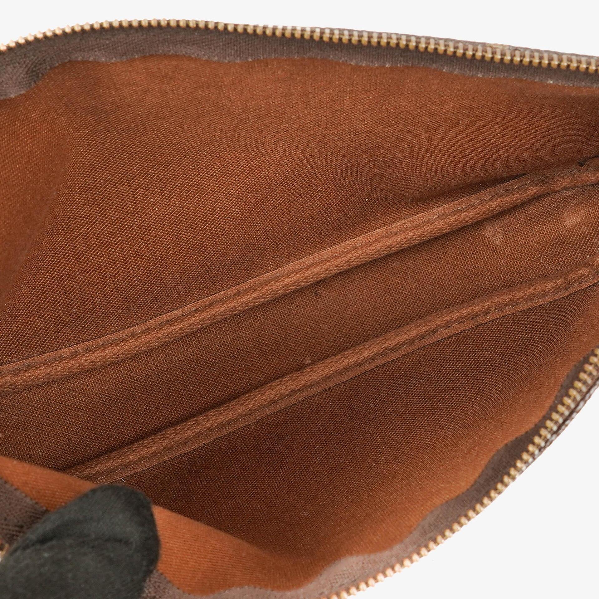 Louis Vuitton Pochette Accessoires Clutch aus Monogram Canvas