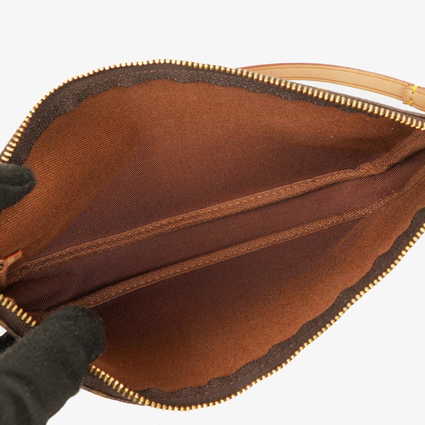 Louis Vuitton Pochette Accessoires Clutch aus Monogram Canvas