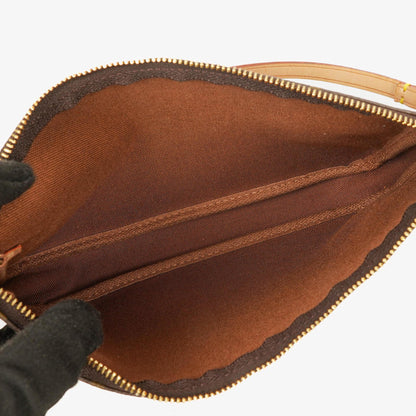Louis Vuitton Pochette Accessoires Clutch aus Monogram Canvas