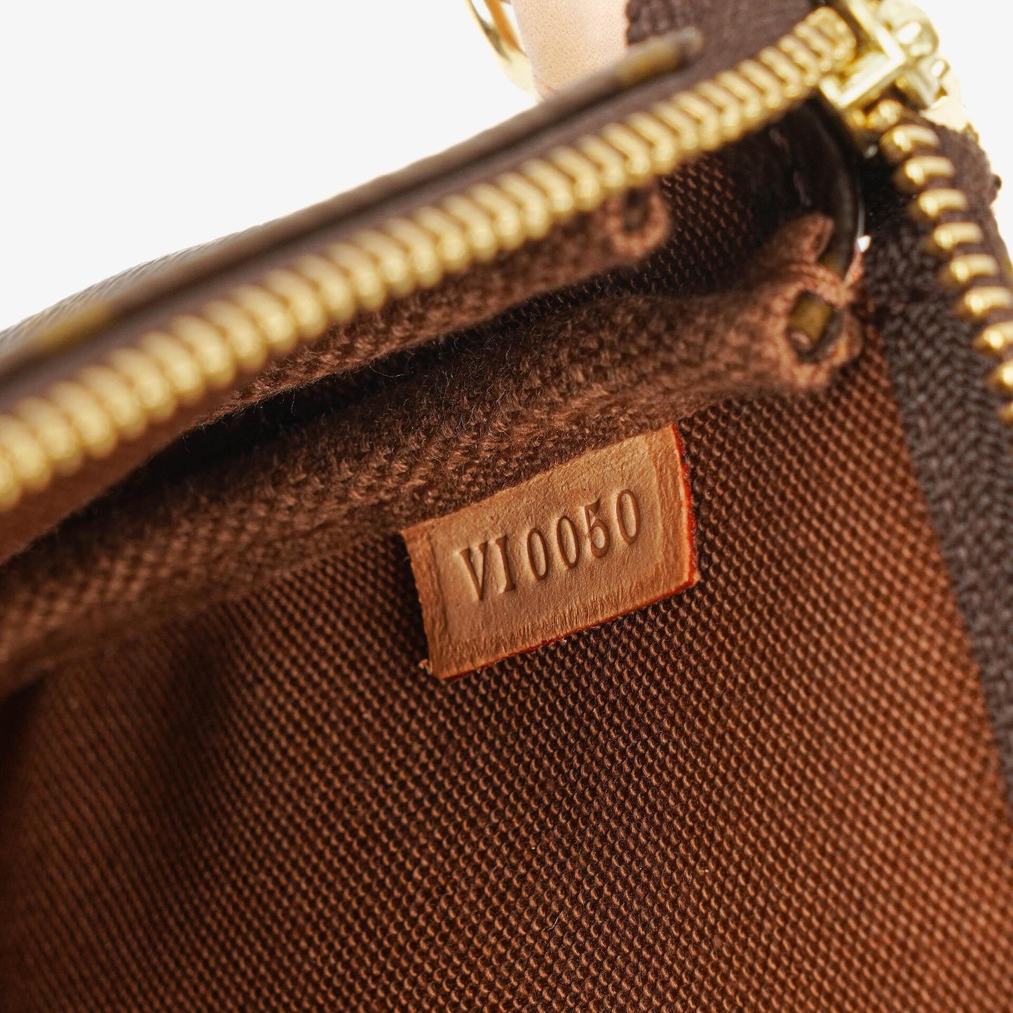 Louis Vuitton Pochette Accessoires Clutch aus Monogram Canvas