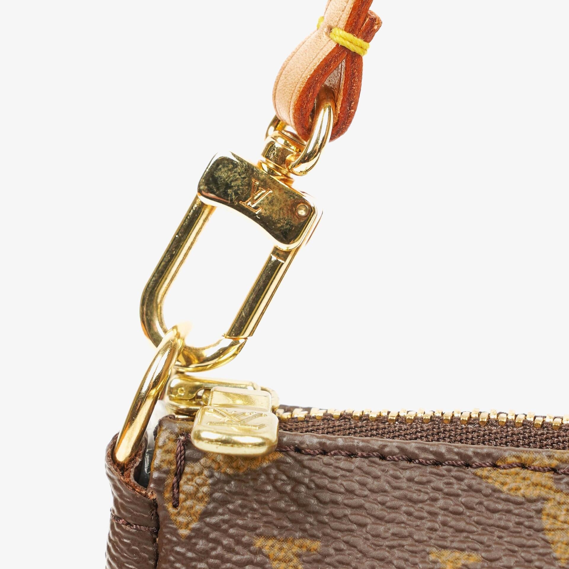Louis Vuitton Pochette Accessoires Clutch aus Monogram Canvas